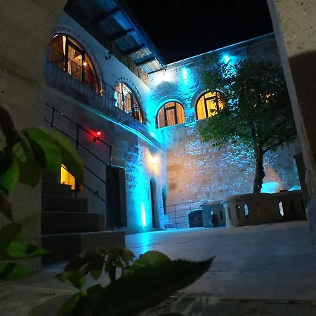 מלון Dilek Tepesi Cave 3*